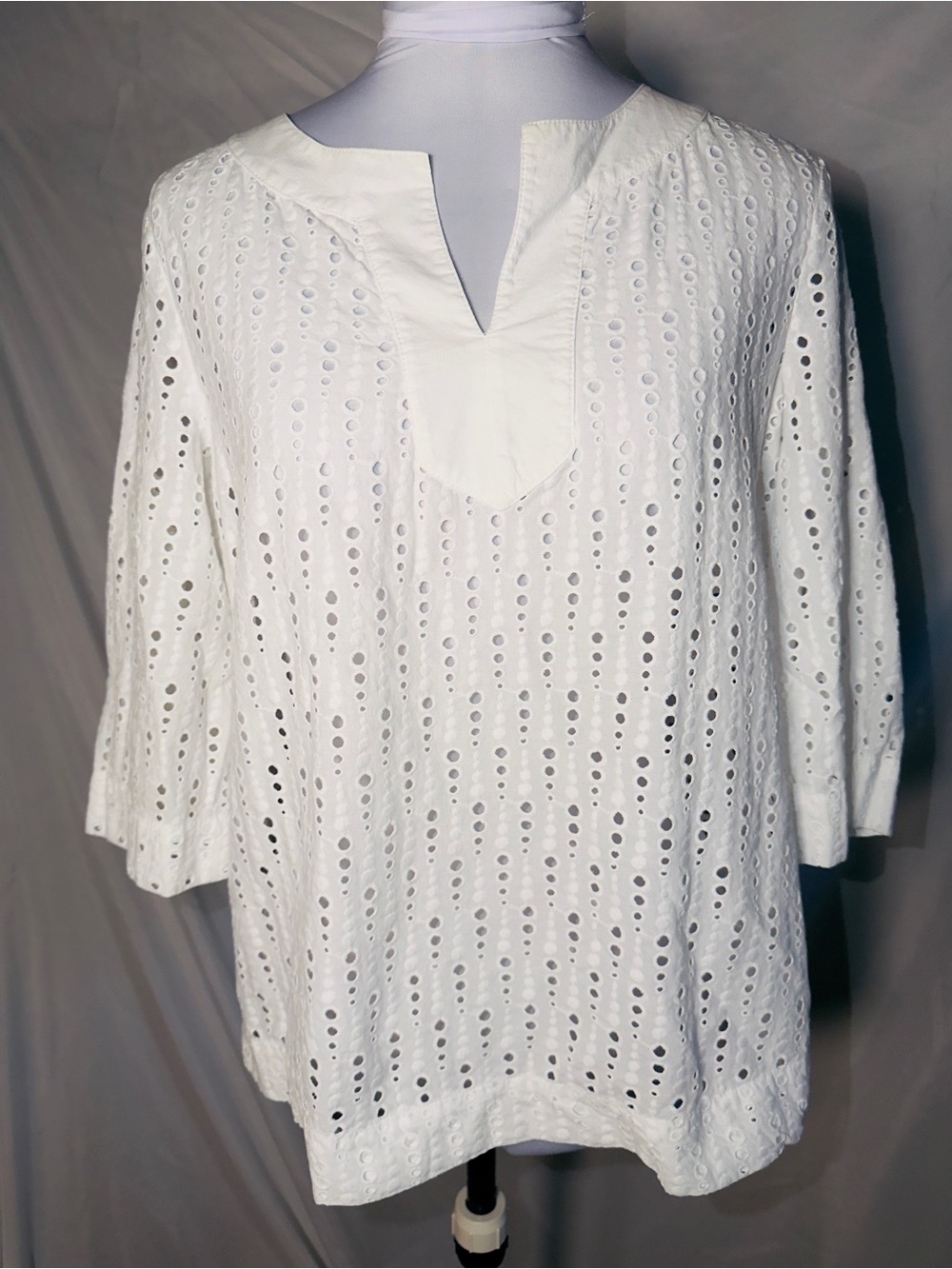 Liz Claiborne white cotton eyelet tunic blouse
